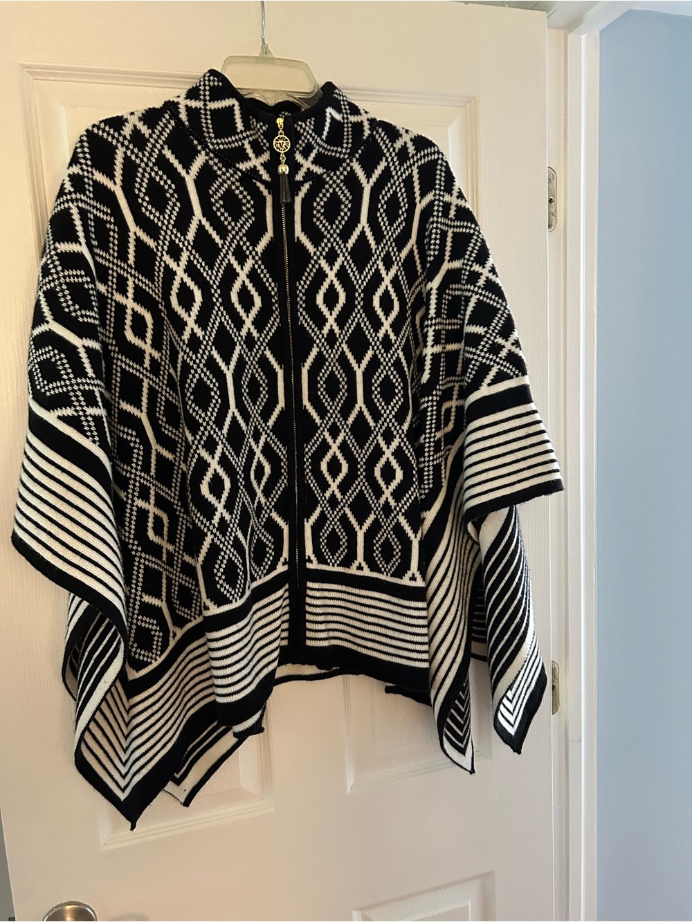 Anne Klein Black and White Patterned Knit Poncho beautiful gold zip up